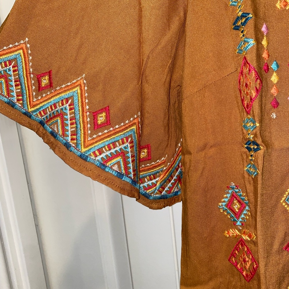 Women’s Savanna Jane Goldenrod Embroidered Top Size Small NWT - Picture 3 of 3